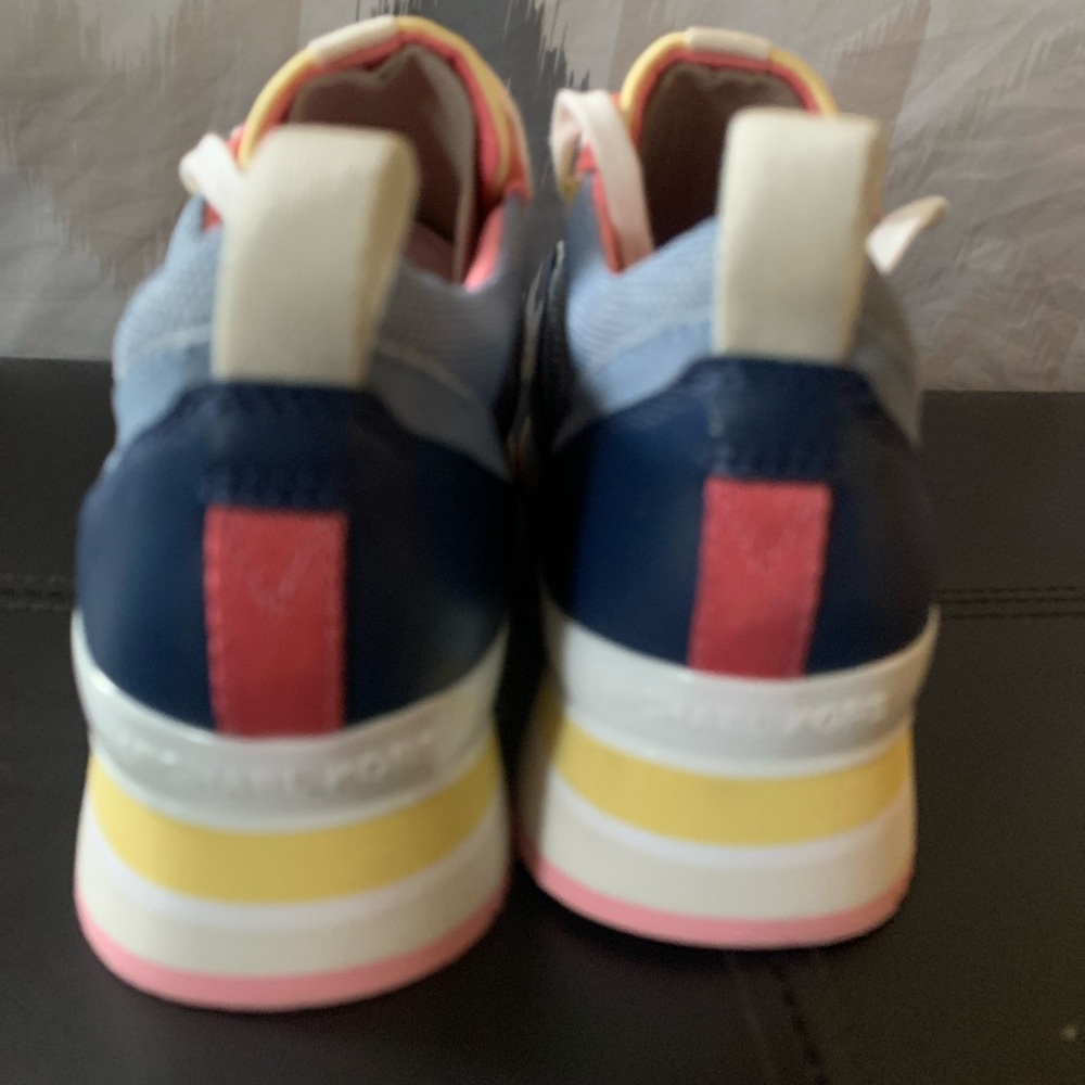 🔥Micheal Kors Sneakers/Shoe